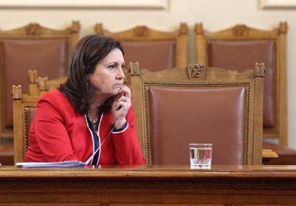 Парламентът не иска да чуе Бъчварова за Гърмен