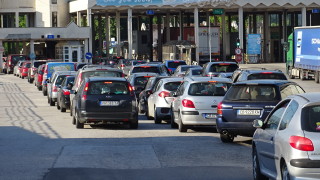 Голяма опашка от автомобили се изви на ГКПП Кулата в