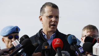 Румънският министър на отбраната подаде оставка заради лъжа в CV-то си