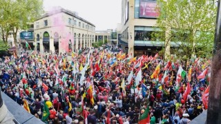 Хиляди в Уелс демонстрират с настояване за независимост от Великобритания