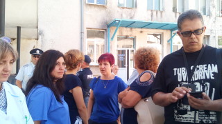 Протестират за запазване на АГ отделението в Карлово
