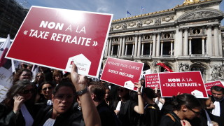 Френските профсъюзи заявиха че стачките в страната ще продължат през