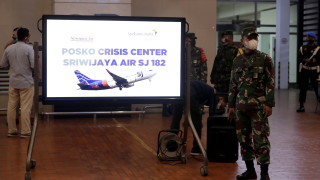 Пътническият самолет на индонезийската носкотарифна самолетна компания се е разбил