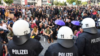 Продължават протестите в Хамбург 