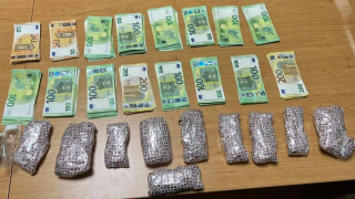 Митнически служители откриха близо 4 кг бижута и 40 000