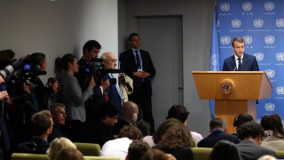 Френските медии са тотално нарцистични Това заяви френският лидер Еманюел