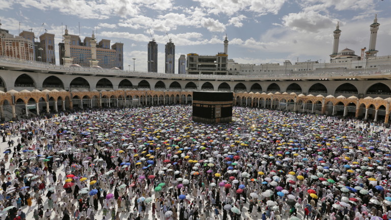 Повече от 1,5 милиона мюсюлмански поклонници се събраха в Мека,