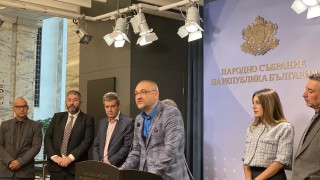 В трети пореден парламент партията на Има такъв народ внесе в