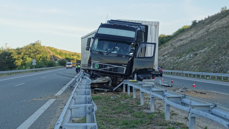 Катастрофа с тир блокира пътя София – Ботевград