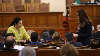 Депутатите повече от два часа дебатират върху промени в Закона