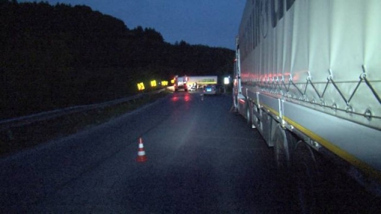 Катастрофа между цистерна и лека кола блокира изхода на Велико Търново