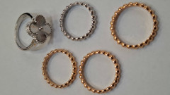 Митничари хванаха пратка от Китай с 1218 фалшиви бижута с лого на известни марки