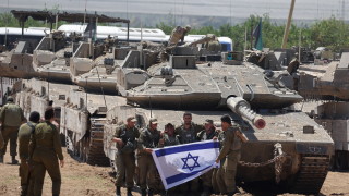 Израел удари Рафах с въздушни удари и танков огън във