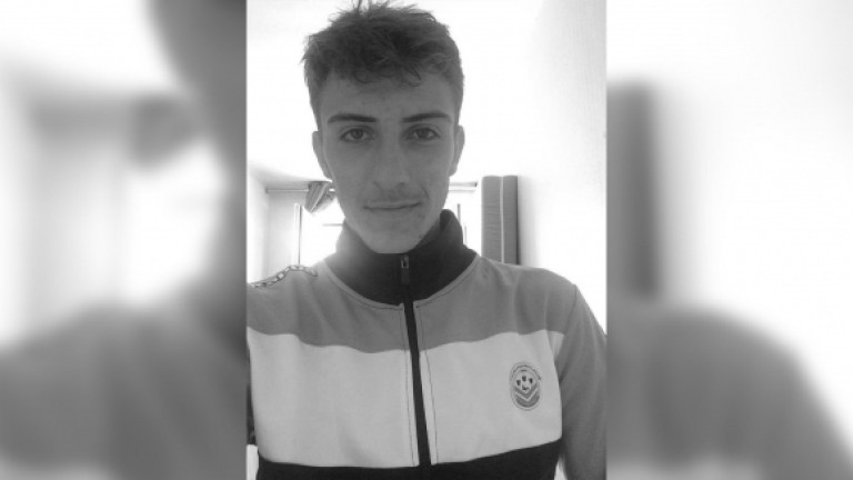 Футболист от младежката Лига 2 починал в съня си