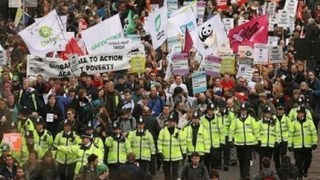 Десетки хиляди протестрат в Лондон преди Г20