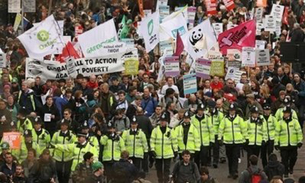 Десетки хиляди протестрат в Лондон преди Г20