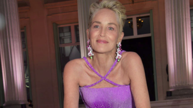 Шарън Стоун скърби