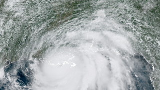 Ураганът Айда достигна крайбрежието на САЩ като удари Луизиана съобщи