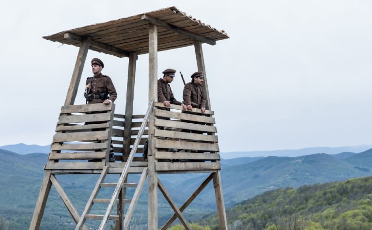 Кадър от епизод 10