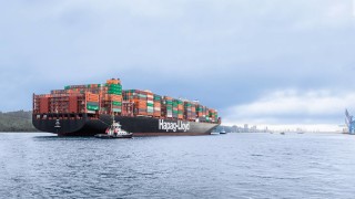 Германският крупен оператор за контейнерни превози Hapag Lloyd AG води преговори