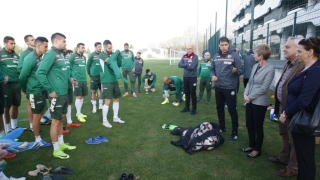 Националния ни отбор по футбол и треньорският му щаб заминаха