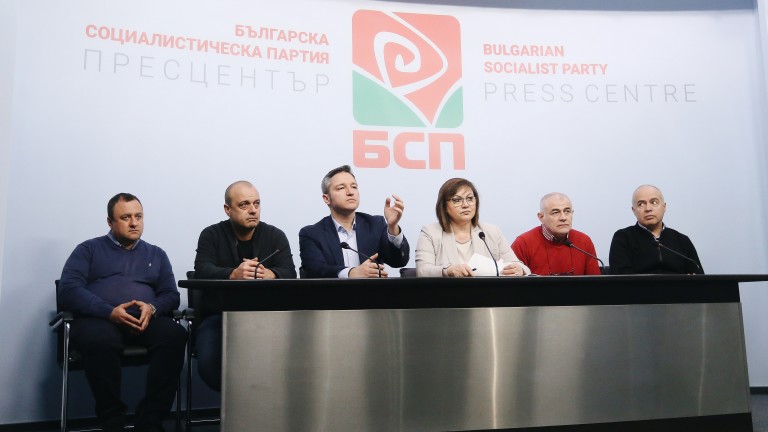 С нито един глас против или въздържал се, а със