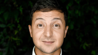 Комедиантът Владимир Зеленски е фаворит за президент на Украйна съобщава