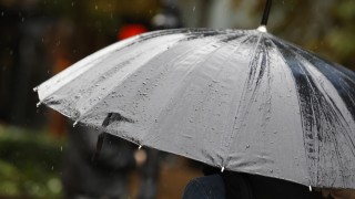 Издаден е жълт код за значителни валежи от дъжд и