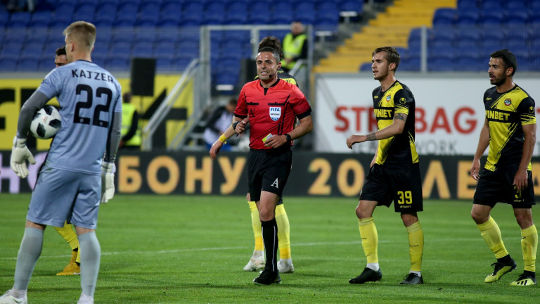 Никола Попов ще си почине от елитния футбол