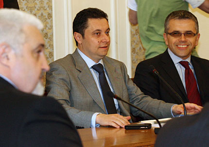 Яне Янев си направи парламентарна група