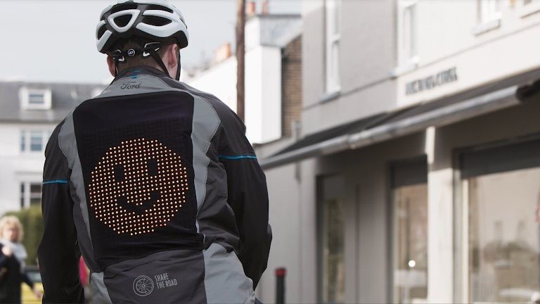Ford ще спасява животи с LED яке за велосипедисти