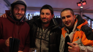 Румънеца и Енчев опънаха десетметрова шатра в центъра на Банско