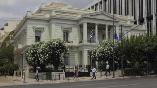 Гръцката полиция евакуира Министерството на външните работи заради подозрителен пакет