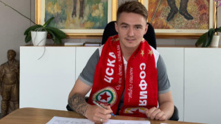 Денис Давидов ще получава по 16 000 лева месечно Това потвърди sports ru