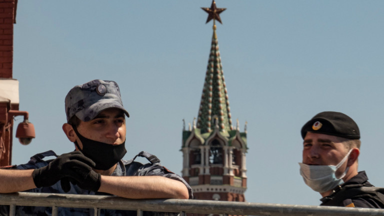 Руската полиция задържа Роман Доброхотов, главен редактор на разследващата медия