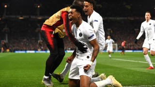 Двама от основните футболисти на Пари Сен Жермен Преснел