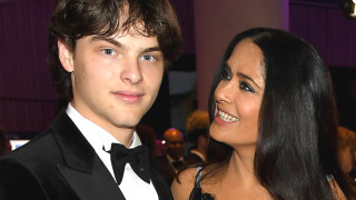 Салма Хайек отдели време от натоварената си програма за да