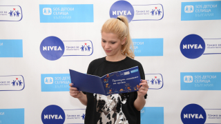 Известни личности написаха приказки