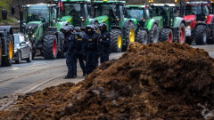 Чешки фермери изхвърлят тор по улиците на Прага в подновени протести
