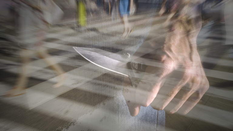 34-годишна жена нападна с нож баба в градинка в София