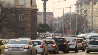 Хаос в движението на коли и градски транспорт в София