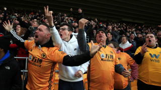 Двама фенове на Уулвърхямптън са били отстранени а впоследствие и