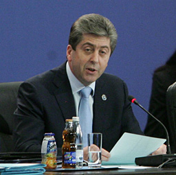 Първанов размаха пръст на "Газпром"