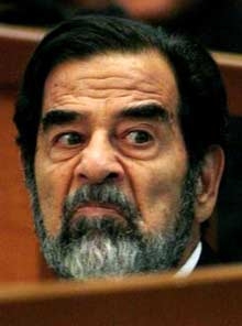 „Бог да те ослепи, Саддам!", крещи свидетелка по време на втория процес