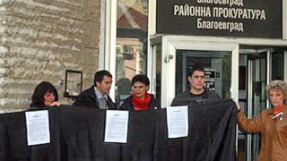 Майки на наркомани „забулиха” в черно съдебната система