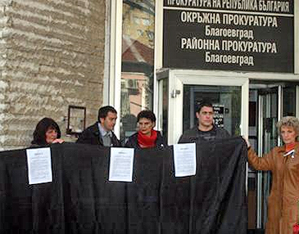 Майки на наркомани „забулиха” в черно съдебната система