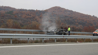 Лек автомобил гори в района на 93 тия километър на автомагистрала Тракия