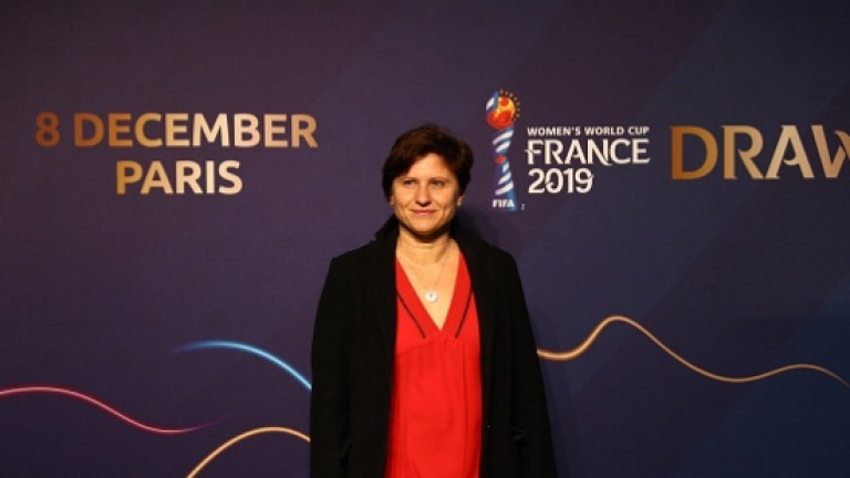 Френският министър на спорта Роксана Марачиняну заяви, че подновяването на