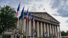 Френският парламент гласува на 16 октомври 2 вота на недоверие срещу правителството