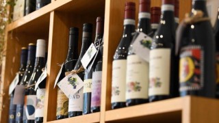 Европейски винопроизводители са в шок от заплахата на Тръмп за 200% мито на вноса на вино